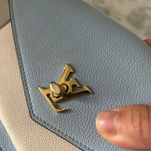 Louis Vuitton
Mylockme Chain Pochette - Picture 7 of 7